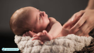 Mit tud a 2 hetes baba?