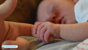 Mit tud az egyhetes baba